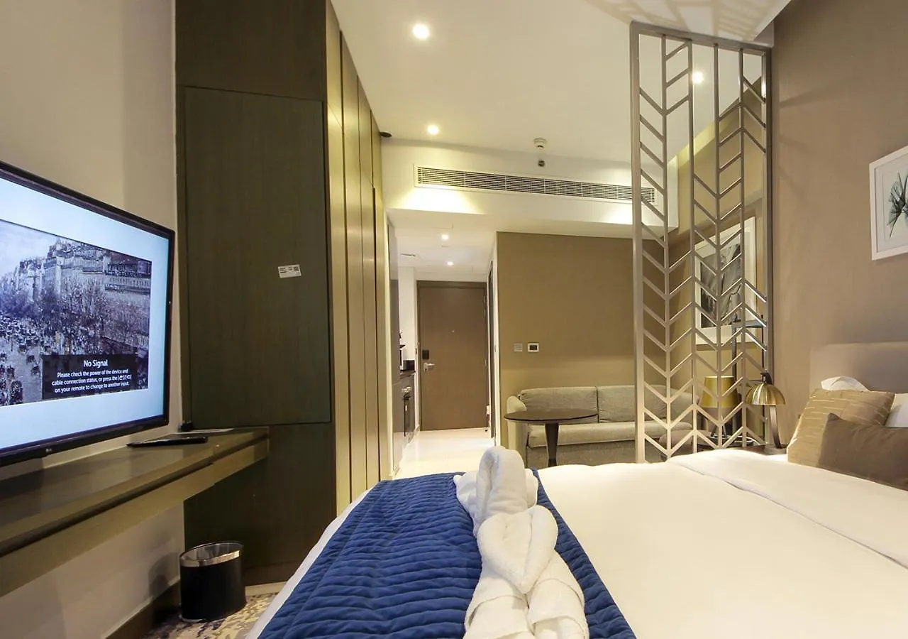 Luxury Damac Studio W Canal View Near Burj Khalifa Dubai